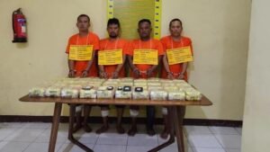 Foto empat pelaku bawa sabu 40 kg diamankan polisi