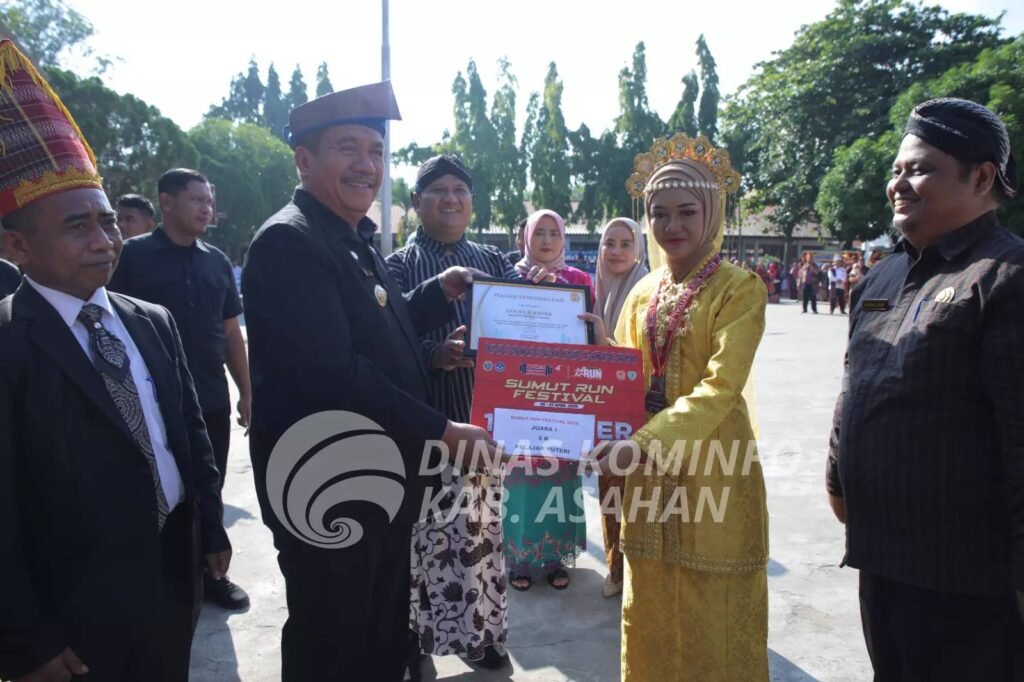 Peringatin Hardiknas Bupati Asahan Pimpin Upacara di SMP Negeri 2 Kisaran