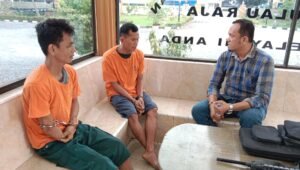 Polsek Pulau Raja Tangkap Dua Pelaku Pencuri Bersembunyi Diatas Asbes Rumah