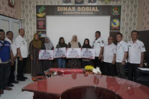 Bupati Asahan Salurkan Bantuan Bagi Keluarga Korban Tambang Batu Padas Longsor di Desa Marjanji Aceh