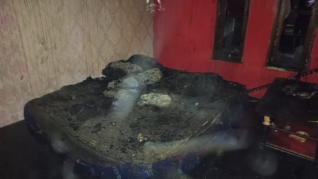 Diduga Korsleting Listrik, Satu Unit Rumah Terbakar di Tanjungbalai