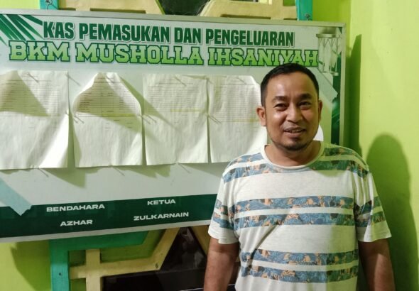 Pemadaman Listrik Akibat Black Out, Warga Gang Mangga Mengungsi Tidur di Musholla